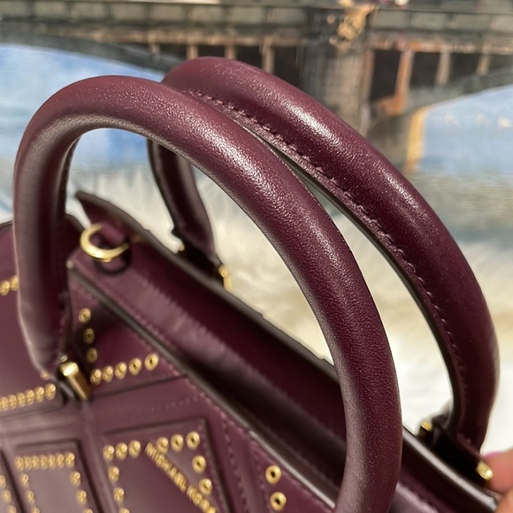 Michael Kors Diamond Grommet Selma Satchel - Picture 4 of 9